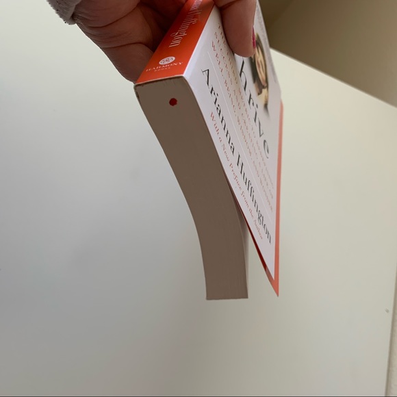 Thrive by Arianna Huffington paperback book - Picture 7 of 11